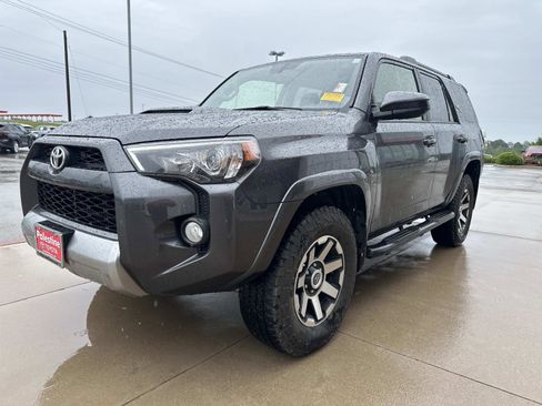 Used 2019 Toyota 4Runner TRD Off-Road image 2