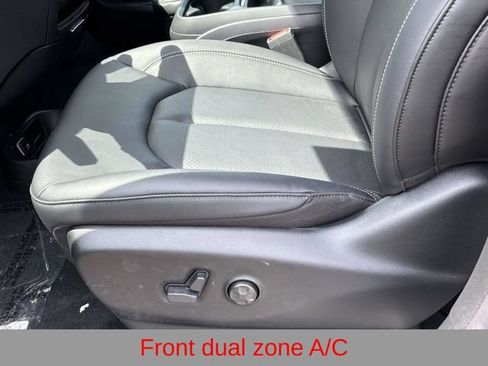 New 2027 Chrysler Pacifica Select w/ Family Tech Group AWD/4WD image 14