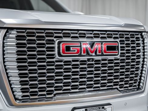 Used 2022 GMC Yukon Denali w/ Denali Premium Package image 14