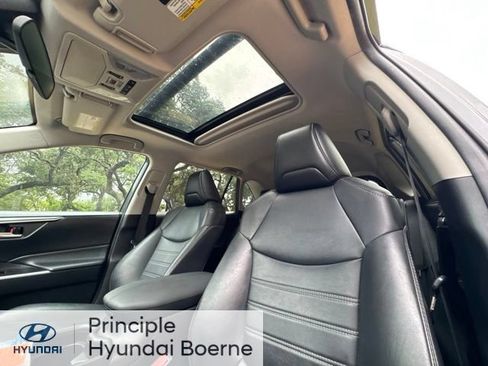 Used 2019 Toyota RAV4 XLE Premium FWD image 12