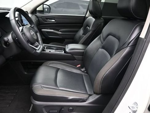 Used 2022 Nissan Pathfinder SL w/ SL Premium Package FWD image 11