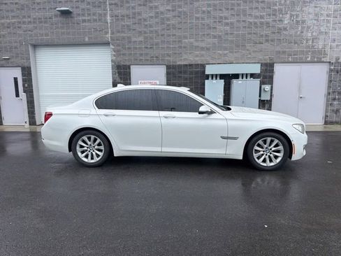 Used 2015 BMW 740i RWD image 3