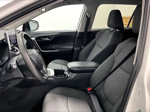 Used 2024 Toyota RAV4 XLE image 33