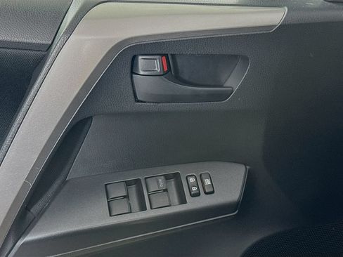 Used 2017 Toyota RAV4 LE w/ Carpet Mat Package AWD/4WD image 13