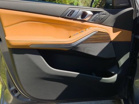 Used 2023 BMW X7 xDrive40i w/ Premium Package image 12