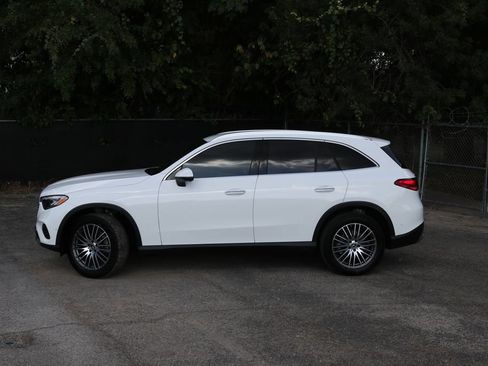 Used 2026 Mercedes-Benz GLC 300 image 2