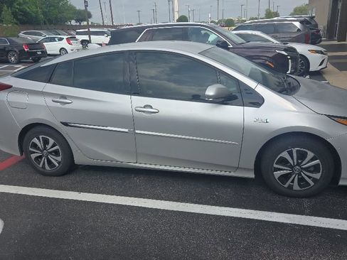 Used 2018 Toyota Prius Prime Advanced FWD image 7