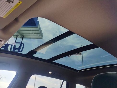 Used 2024 Volkswagen Atlas SEL Premium R-Line image 23