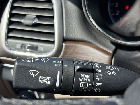 Used 2018 Jeep Grand Cherokee Limited AWD/4WD image 23