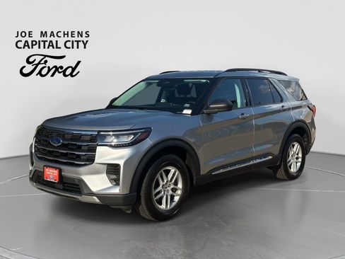 Used 2025 Ford Explorer Active AWD/4WD image 9