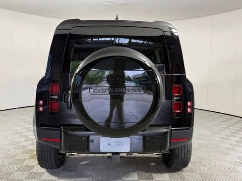 Used 2025 Land Rover Defender 110 S AWD/4WD image 8