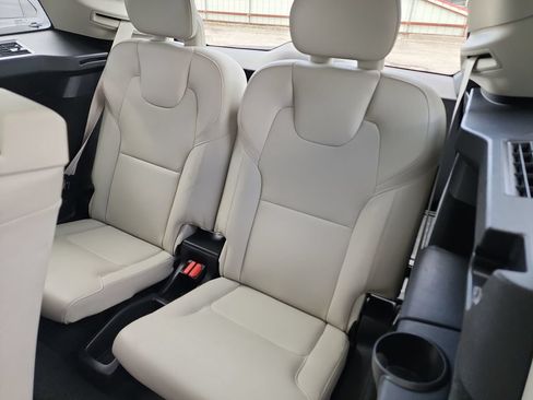 Used 2020 Volvo XC90 T5 Momentum w/ Protection Package Premier FWD image 40