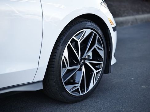 Used 2024 Hyundai Ioniq 6 SEL image 5