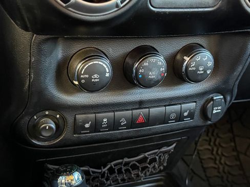 Used 2013 Jeep Wrangler Unlimited Rubicon w/ Dual Top Group image 28