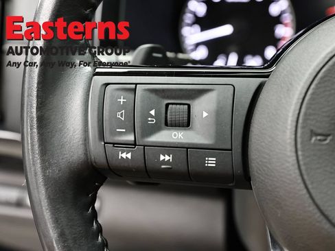 Used 2023 Nissan Pathfinder SV w/ SV Premium Package AWD/4WD image 15