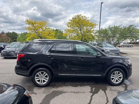 Used 2019 Ford Explorer XLT w/ Equipment Group 202A AWD/4WD image 2
