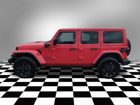 Used 2025 Jeep Wrangler Unlimited Sahara w/ Safety Group AWD/4WD image 4