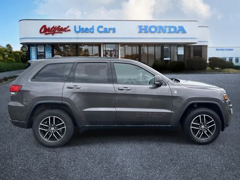 Used 2018 Jeep Grand Cherokee Trailhawk AWD/4WD image 6