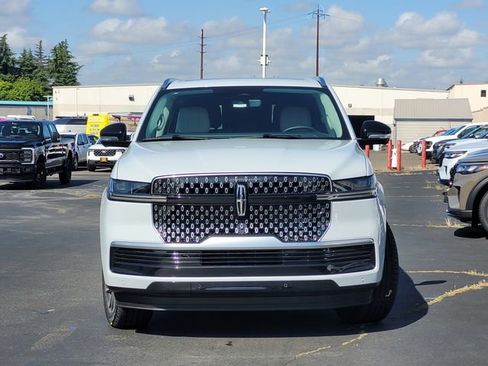 New 2026 Lincoln Navigator L Reserve AWD/4WD image 3