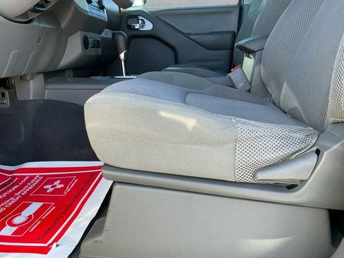 Used 2020 Nissan Frontier SV w/ Midnight Edition Floor Mats image 12