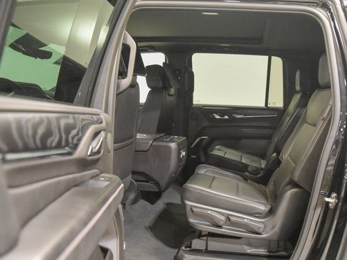 Used 2023 GMC Yukon XL Denali image 5