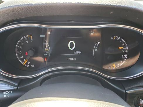 Used 2022 Jeep Grand Cherokee Laredo X AWD/4WD image 9