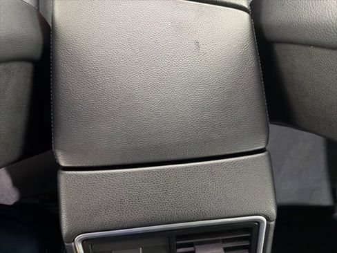 Used 2018 Porsche Panamera 4 image 39