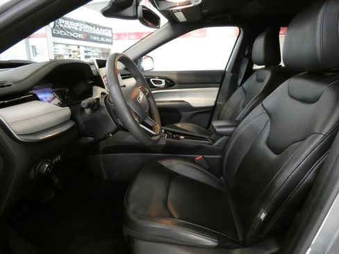 Used 2025 Jeep Compass Limited AWD/4WD image 10