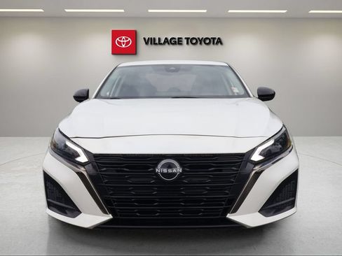 Used 2024 Nissan Altima 2.5 SR w/ SR Premium Package FWD image 8