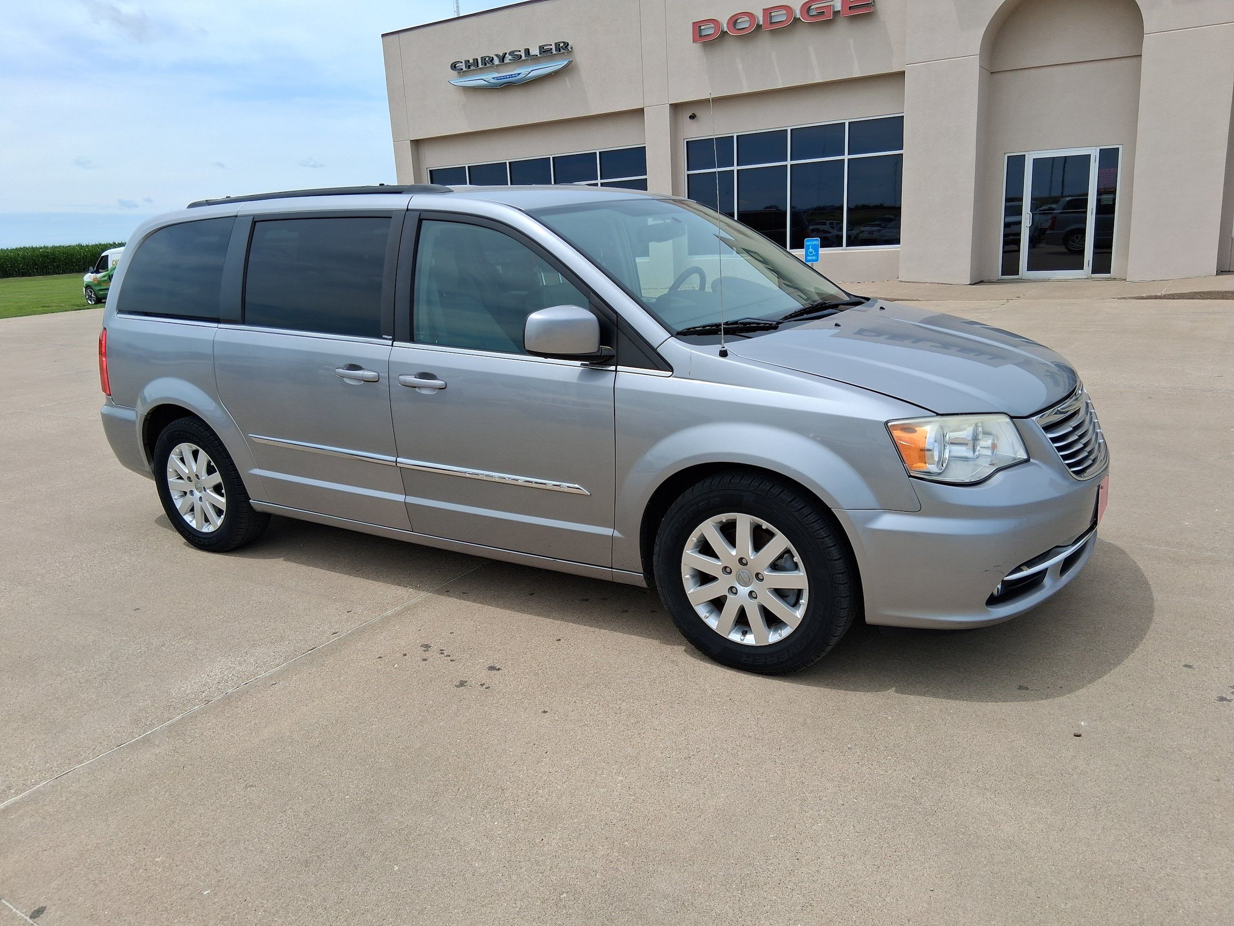 Used 2013 Chrysler Town & Country Touring FWD image 2