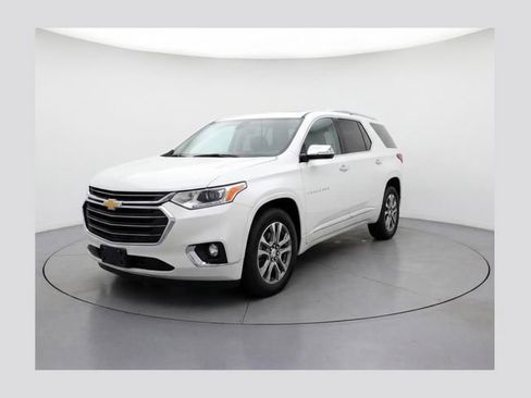 Used 2018 Chevrolet Traverse Premier w/ Driver Confidence II Package FWD image 1