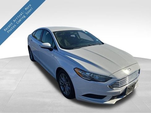 Used 2017 Ford Fusion SE w/ Fusion SE Technology Package image 1