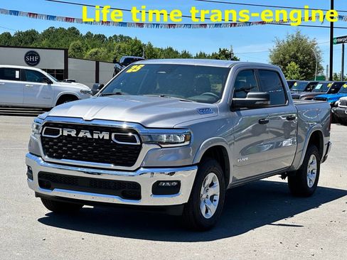 Used 2025 RAM 1500 Big Horn AWD/4WD image 2