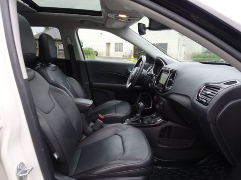 Used 2021 Jeep Compass Limited w/ Sun and Sound Group AWD/4WD image 25