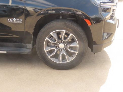 Used 2021 Chevrolet Suburban LT w/ LT Signature Package RWD image 7