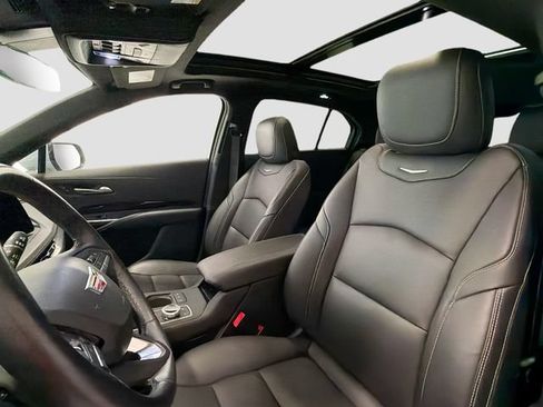Used 2024 Cadillac XT4 Luxury w/ Cold Weather Package FWD image 19