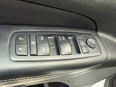 Used 2017 Jeep Grand Cherokee Overland w/ Jeep Active Safety Group AWD/4WD image 11