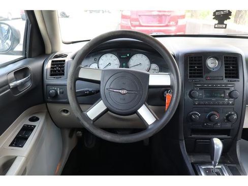 Used 2007 Chrysler 300 RWD image 8