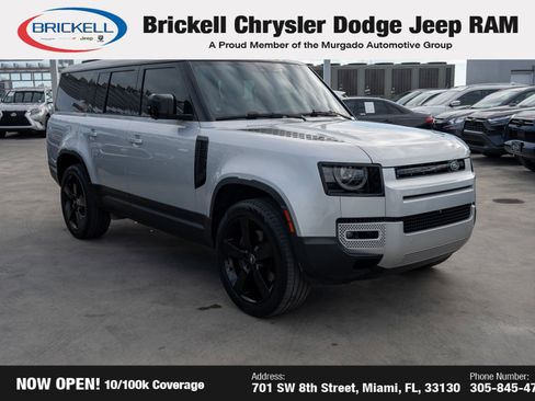 Used 2023 Land Rover Defender 130 SE image 3