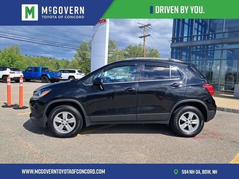 Used 2017 Chevrolet Trax LT AWD/4WD image 2