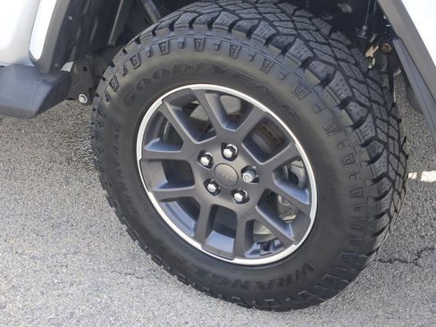 Used 2020 Jeep Gladiator Overland image 14