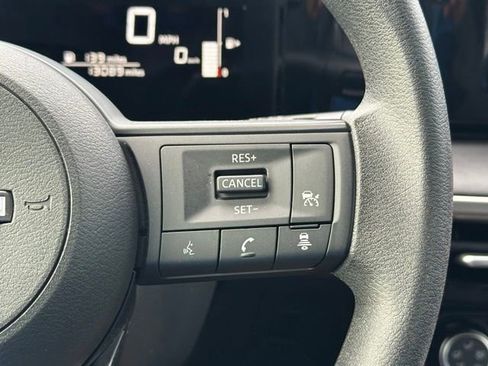 Used 2025 Nissan Kicks S AWD/4WD image 39
