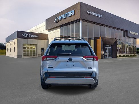 Used 2023 Toyota RAV4 XSE AWD/4WD image 4