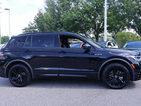 Certified 2023 Volkswagen Tiguan SE R-Line image 9
