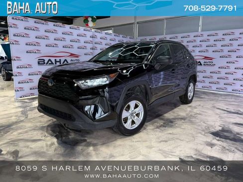 Used 2021 Toyota RAV4 LE image 1