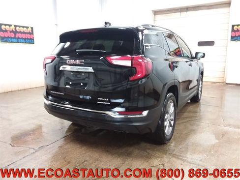 Used 2023 GMC Terrain SLT image 3