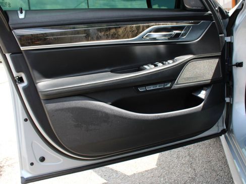 Used 2017 BMW 750i RWD image 13