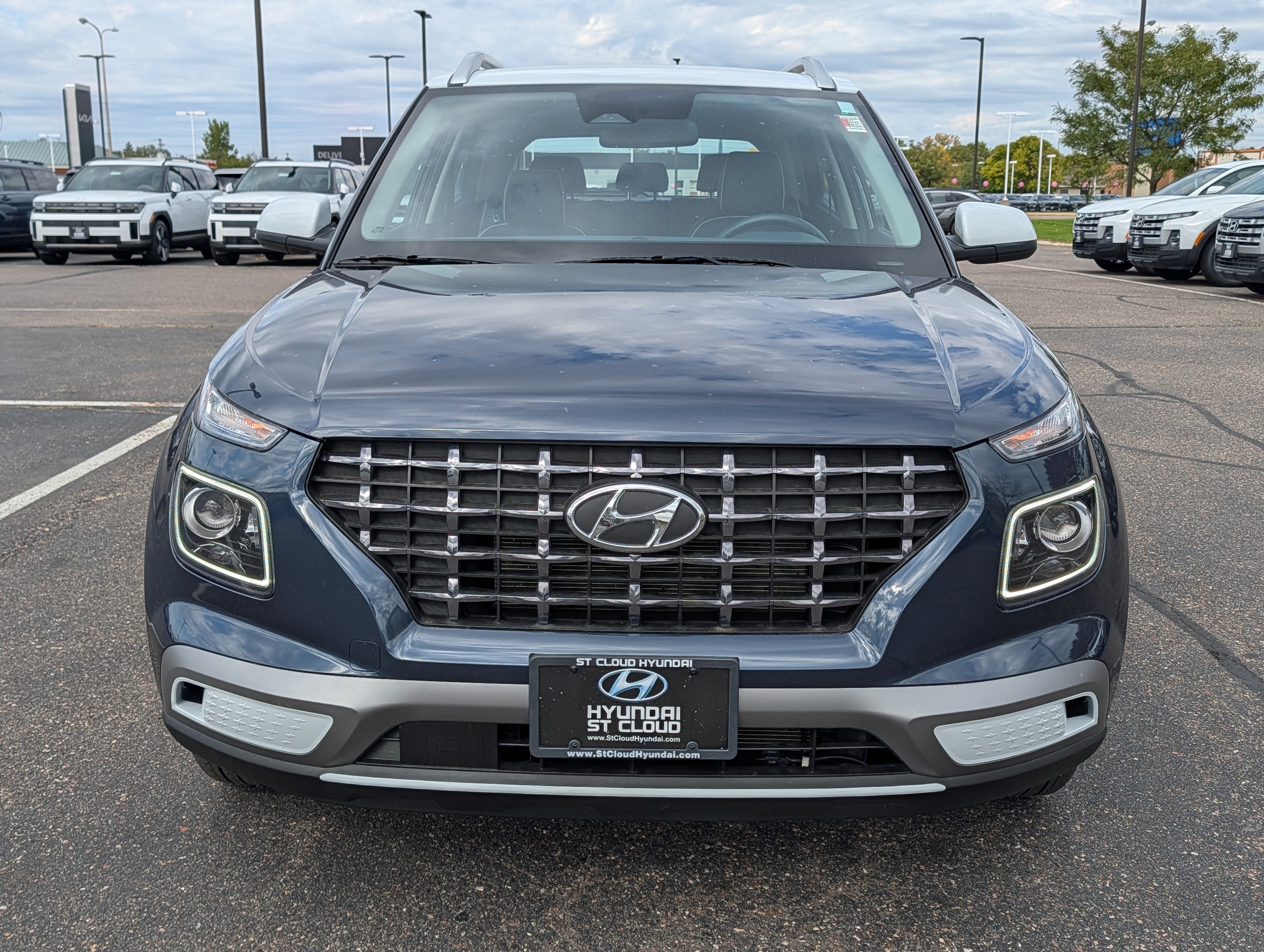 Used 2025 Hyundai Venue Limited FWD image 8