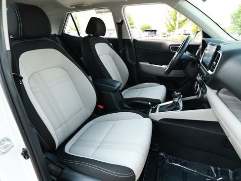 Used 2025 Hyundai Venue SEL FWD image 30
