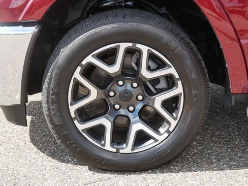 Used 2025 RAM 1500 Laramie w/ Advanced Safety Group II AWD/4WD image 15